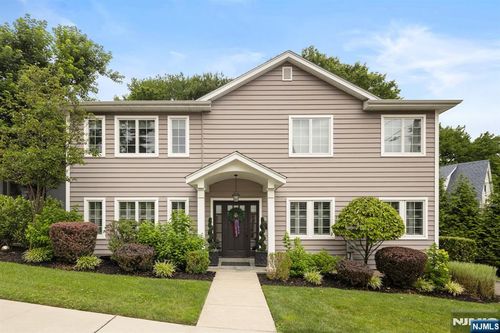 70 Cecelia Ave, Cliffside Park, NJ, 07010-2731 | Card Image