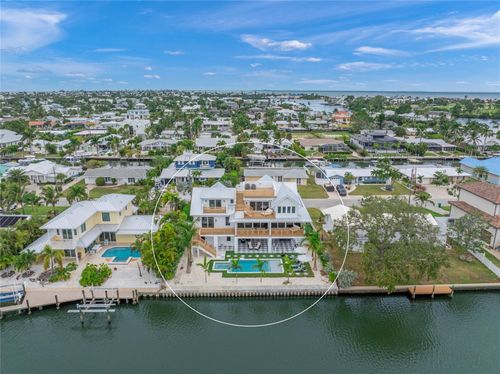 525 68th St, HOLMES BEACH, FL, 34217-1223 | Card Image
