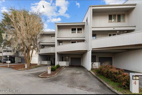 5-5 Batts Hill Rd, New Bern, NC, 28562-7364 | Card Image