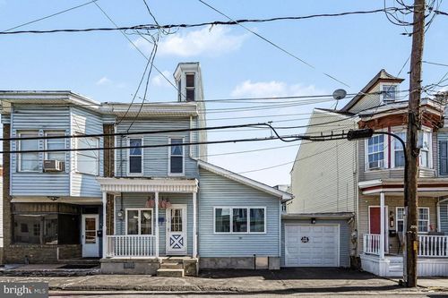 16 E Pine St, MAHANOY CITY, PA, 17948-2735 | Card Image