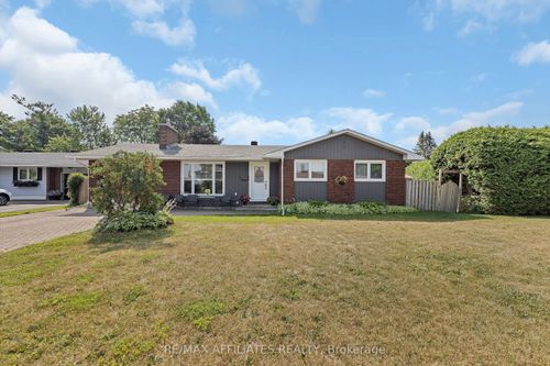 11 Tripp Cres, Nepean, ON, K2J1C5 | Card Image