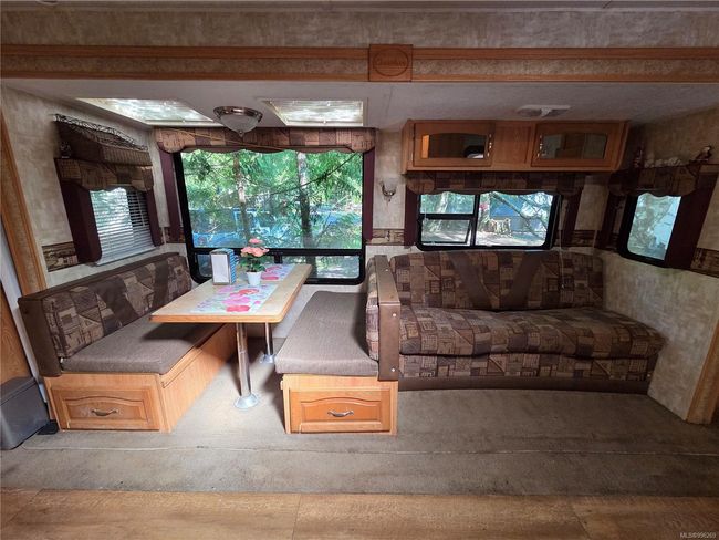 inside dining & Living space | Image 36