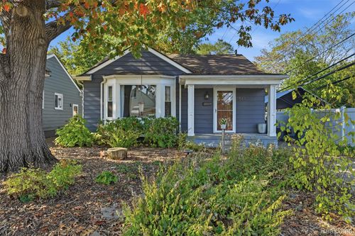 561 Edgewood Pl, Ferndale, MI, 48220-2430 | Card Image