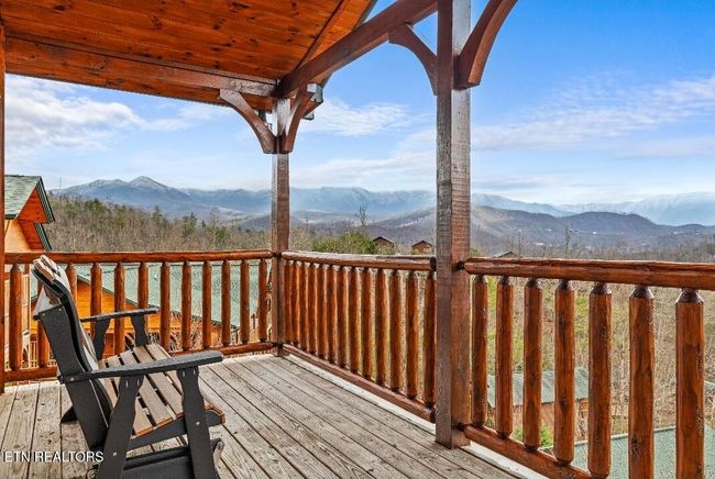 880 Great Smoky Way, House other with 4 bedrooms, 4 bathrooms and null parking in Gatlinburg TN | Image 5