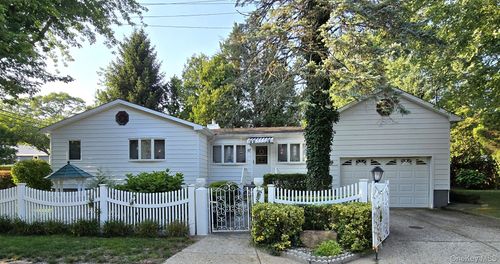 67 King Rd, Rocky Point, NY, 11778-9237 | Card Image