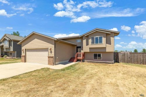 670 Airway Ct, Box Elder, SD, 57719-8136 | Card Image