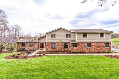 3 Scenery Hill Dr, Greensburg, PA, 15601-9404 | Card Image