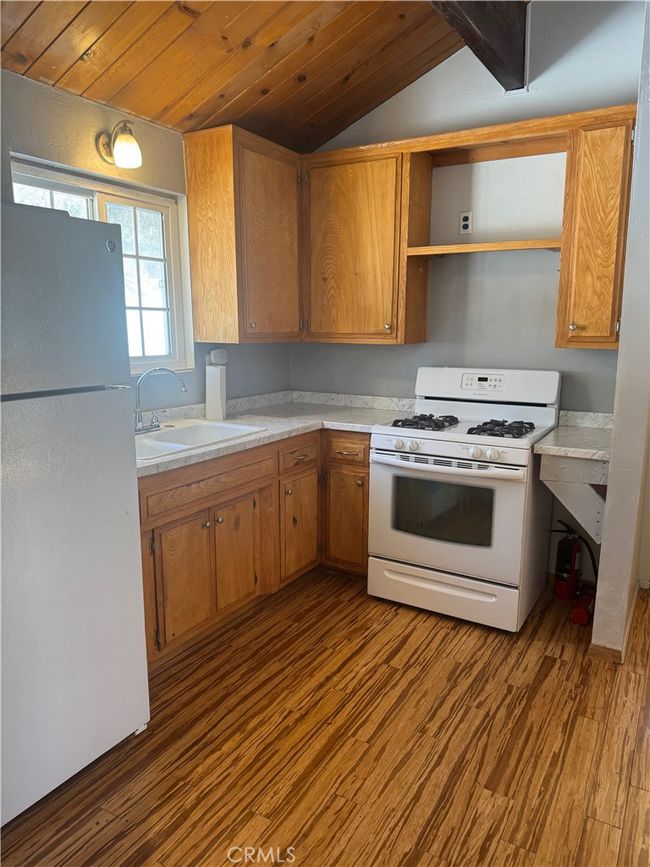 32395 Scandia Dr, House other with 3 bedrooms, 2 bathrooms and null parking in Running Springs CA | Image 9