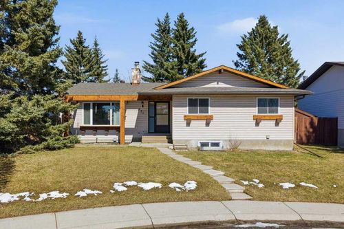 536 Woodhill Pl Sw, Calgary, AB, T2W3L5 | Card Image