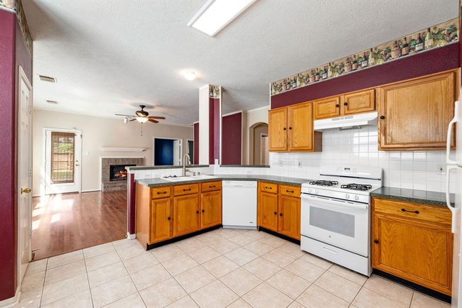 20535 Spring Bluff Ln, House other with 3 bedrooms, 2 bathrooms and 2 parking in Spring TX | Image 10