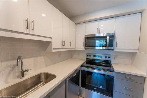 103-700 Lawrence Rd, Hamilton, ON, L8K1Z5 | Card Image