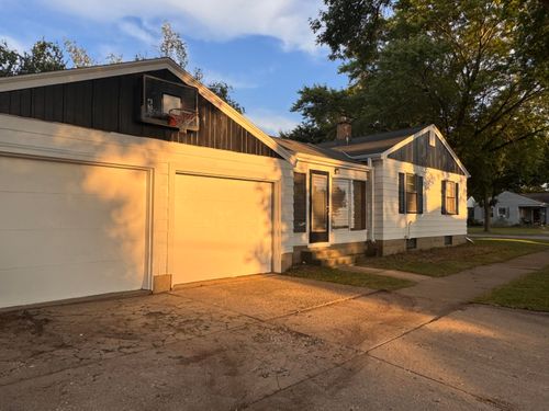 2336 W Lawn Ave, Milwaukee, WI, 53209-5048 | Card Image