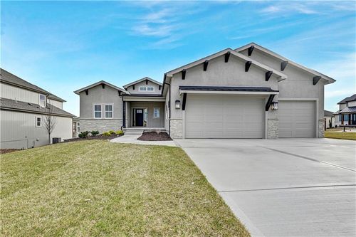 15411 W 161st Ter, Olathe, KS, 66062 | Card Image