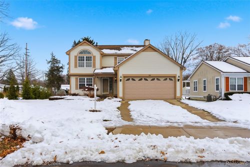 833 Huntclub Blvd, Auburn Hills, MI, 48326-3685 | Card Image