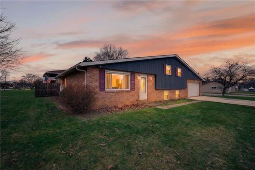 201 Golf Ave, Ellwood City, PA, 16117-2516 | Card Image