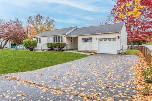 141 Wendy Dr, Holtsville, NY, 11742-1766 | Card Image