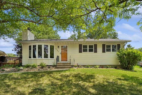5703 Aster Ln, Waterloo, IA, 50701-9117 | Card Image