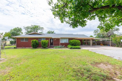 405 S Breustedt St, Weinert, TX, 76388-2605 | Card Image