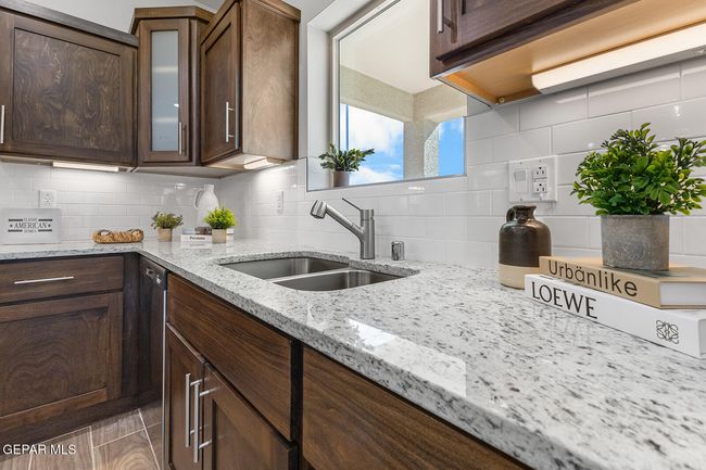 Under Cabinet Lighting | Image 17