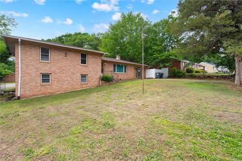 16 Tasha Dr, Pelzer, SC, 29669-1122 | Card Image