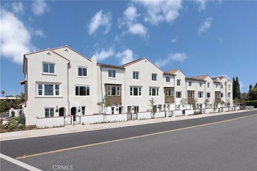 7354 Diamond St, Los Angeles, CA, 90001 | Card Image