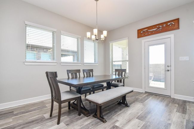 Lots of dining space! | Image 9