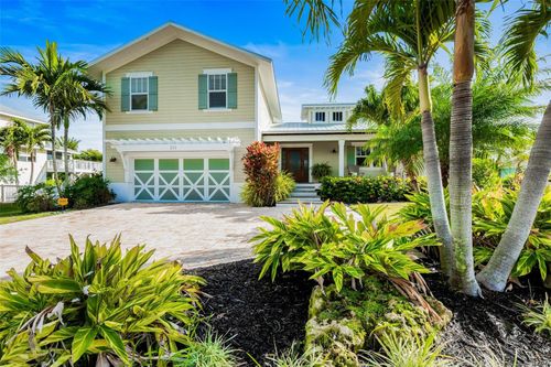 213 84th St, HOLMES BEACH, FL, 34217-1023 | Card Image