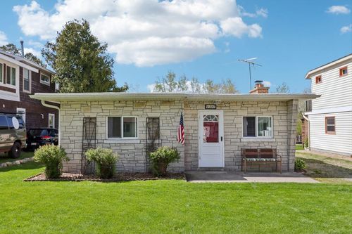 W8147 Elm Point Rd, LAKE MILLS, WI, 53551-9711 | Card Image