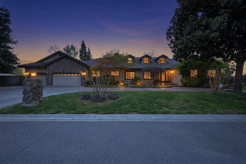 620 Lyndsey Ln, Yuba City, CA, 95993-7801 | Card Image