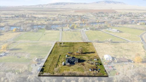 97306 N Snively Rd, West Richland, WA, 99353-6152 | Card Image