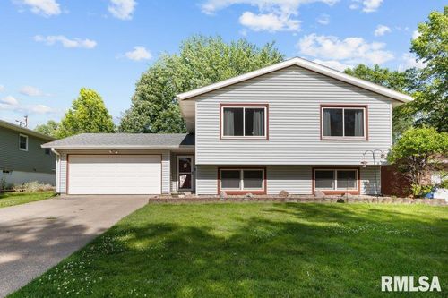 3651 Tam O Shanter Dr N, Bettendorf, IA, 52722-2766 | Card Image