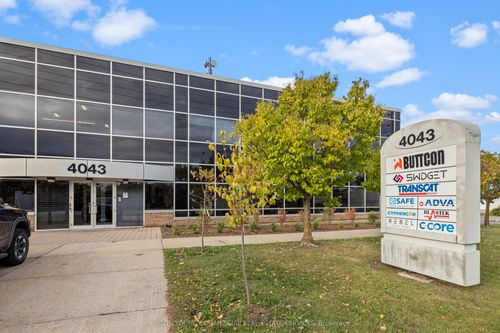 112-4043 Carling Ave, Kanata, ON, K2K2A4 | Card Image