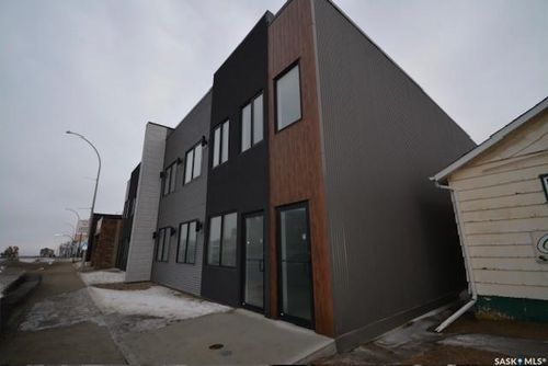 1143 Winnipeg St, Régina, SK, S4R1J5 | Card Image