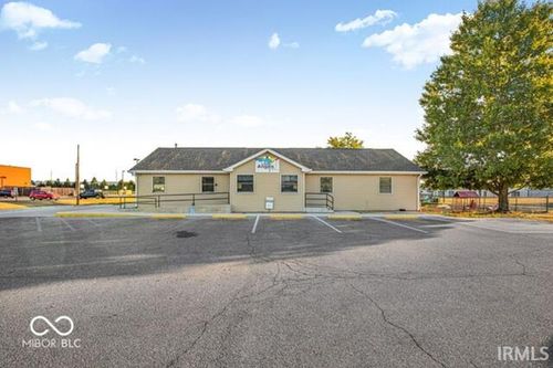 925 Hendricks Dr, Lebanon, IN, 46052-2974 | Card Image