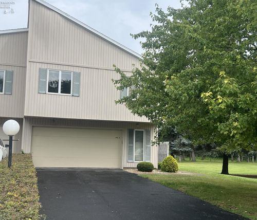 j-64 River Run Dr, Fremont, OH, 43420-3621 | Card Image