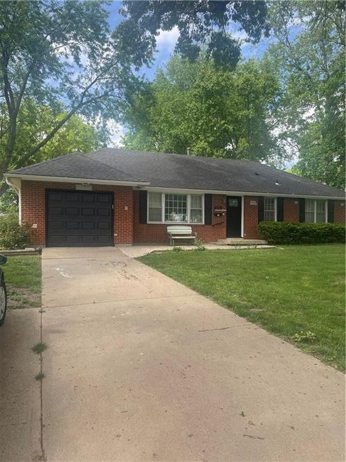 10704 48th Ter, Shawnee, KS, 66203-1127 | Card Image