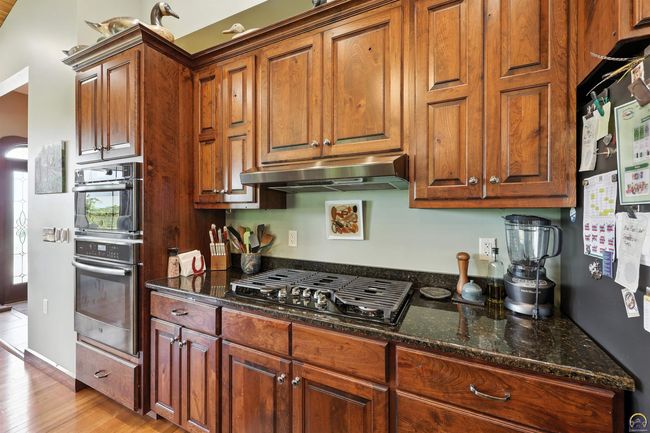 6010 Sw Douglas Rd, House other with 3 bedrooms, 3 bathrooms and null parking in Topeka KS | Image 11