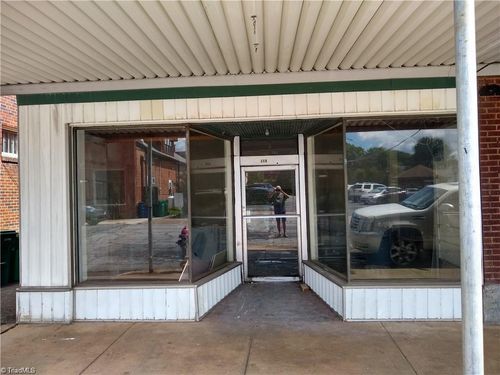 118 W Murphy St, Madison, NC, 27025-1924 | Card Image