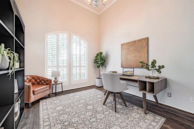Office full of light and great ambience to work from home. | Image 5