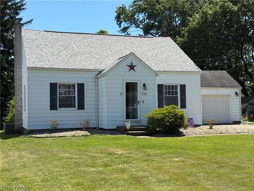 210 Woodrow St Nw, North Canton, OH, 44720-1936 | Card Image