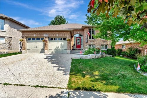 33 Mansfield Dr, Saint George, ON, N0E1N0 | Card Image