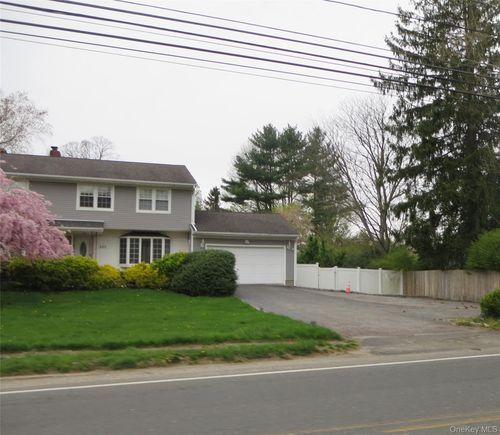 327 Town Line Rd, E Northport, NY, 11731-5503 | Card Image