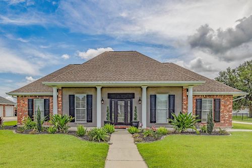 181 Lake Mechant Ct, Houma, LA, 70360-8326 | Card Image