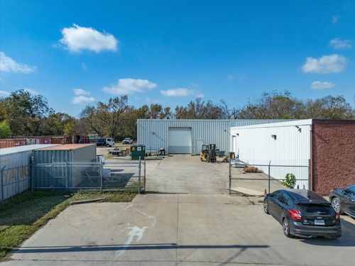 5303 Buford Jett Ln, Balch Springs, TX, 75180-3705 | Card Image