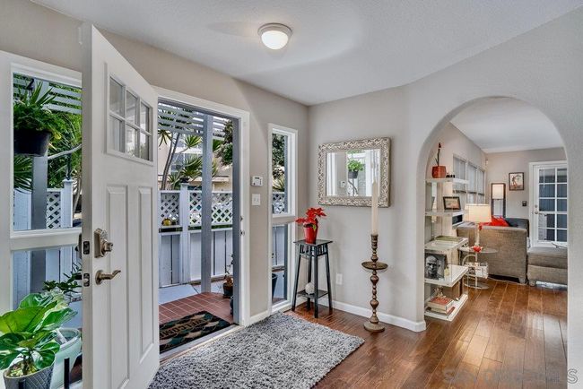 4010 Crown Point Dr, House other with 2 bedrooms, 3 bathrooms and 2 parking in San Diego CA | Image 4