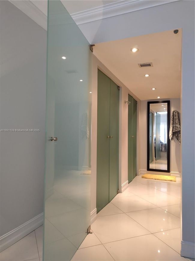 APT-706 - 575 Crandon Blvd, Condo with 2 bedrooms, 2 bathrooms and null parking in Key Biscayne FL | Image 17