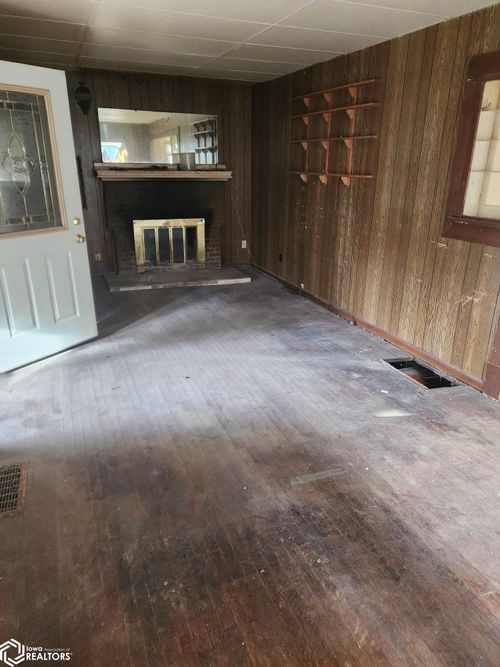 3633 Bowdoin St, Des Moines, IA, 50313-4524 | Card Image