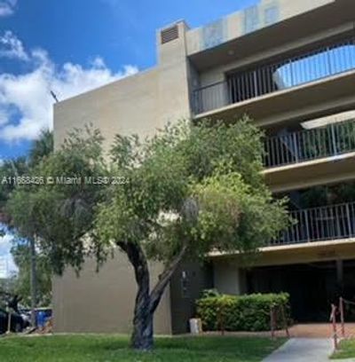 103 - 8635 Nw 8th St, Condo with 2 bedrooms, 2 bathrooms and null parking in Miami FL | Image 1