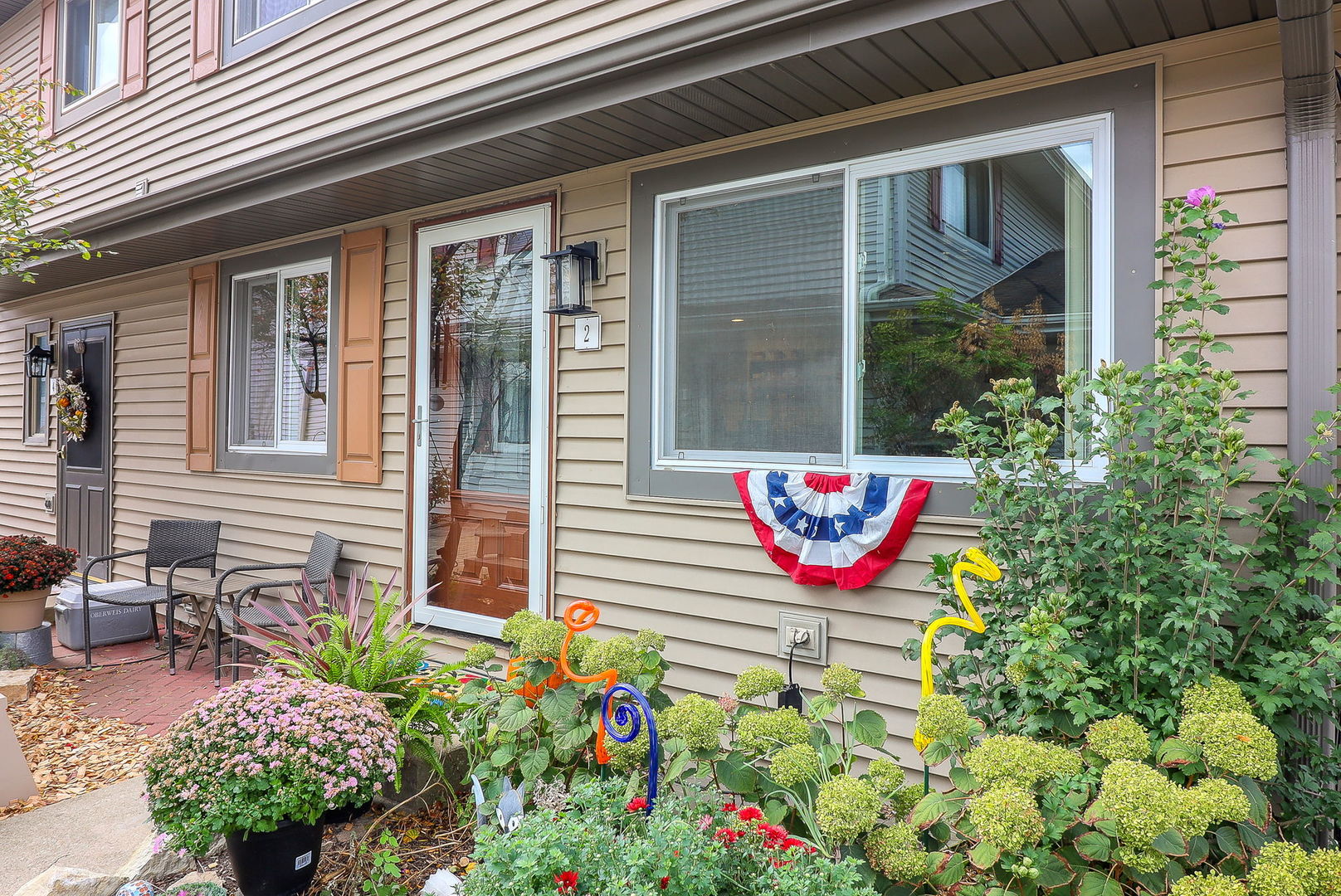 2 2s739 Winchester Circle, For Sale in Warrenville Zoocasa