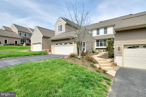 413 Homestead Dr, West Chester, PA, 19382-8243 | Card Image